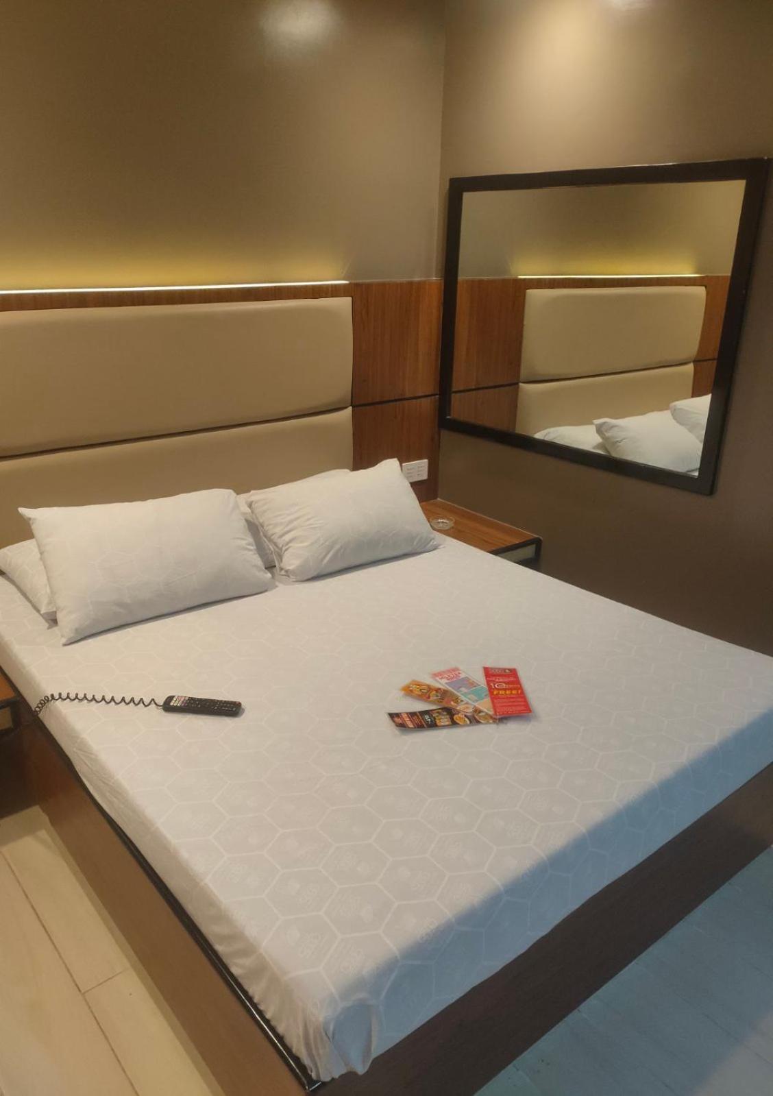 Hotel Sogo Macapagal Paranaque City Bagian luar foto