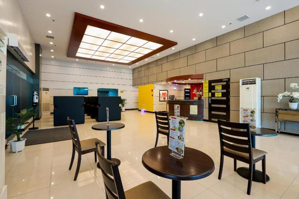 Hotel Sogo Macapagal Paranaque City Bagian luar foto